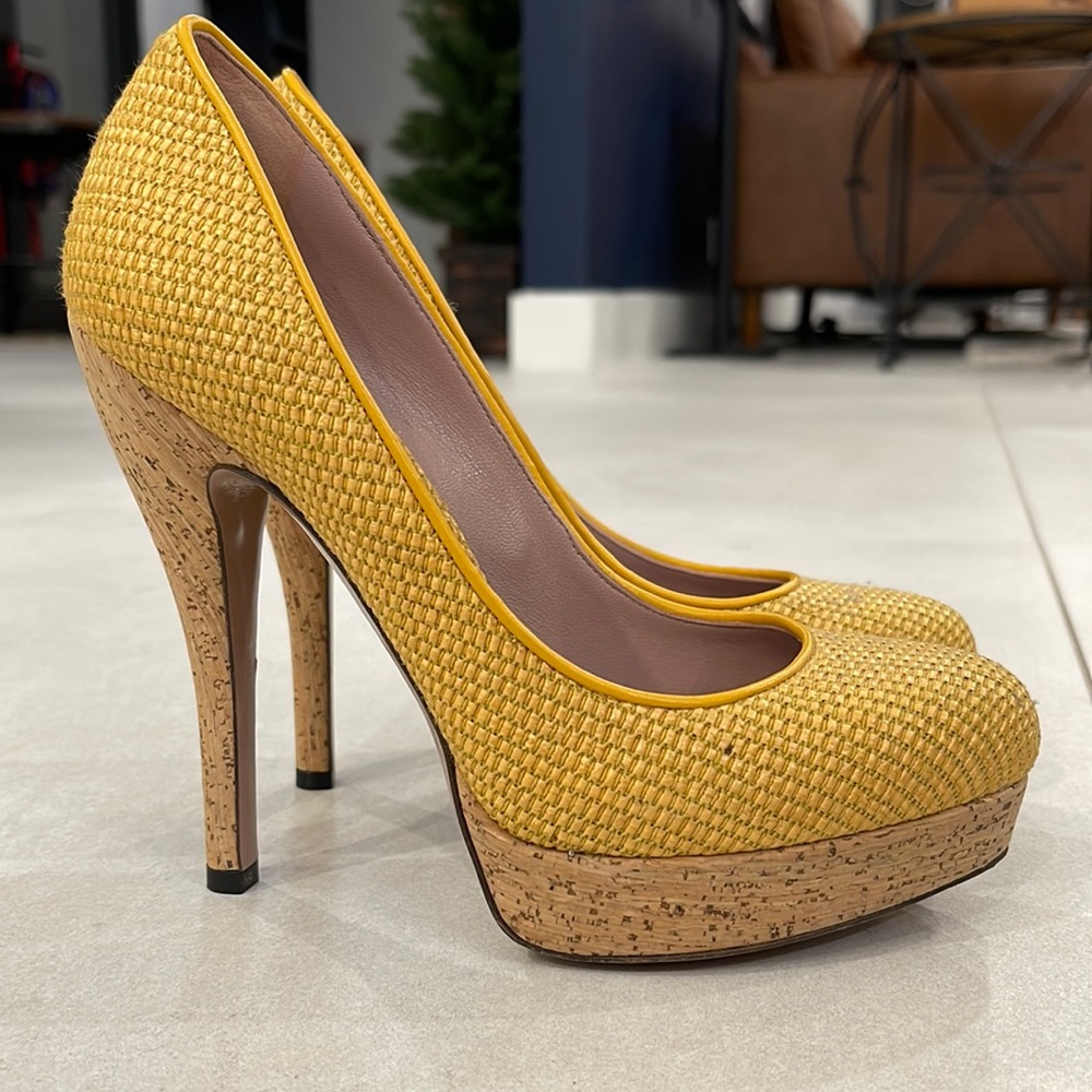 Authentic Gucci Yellow Pumps size 36 in excellent condition.